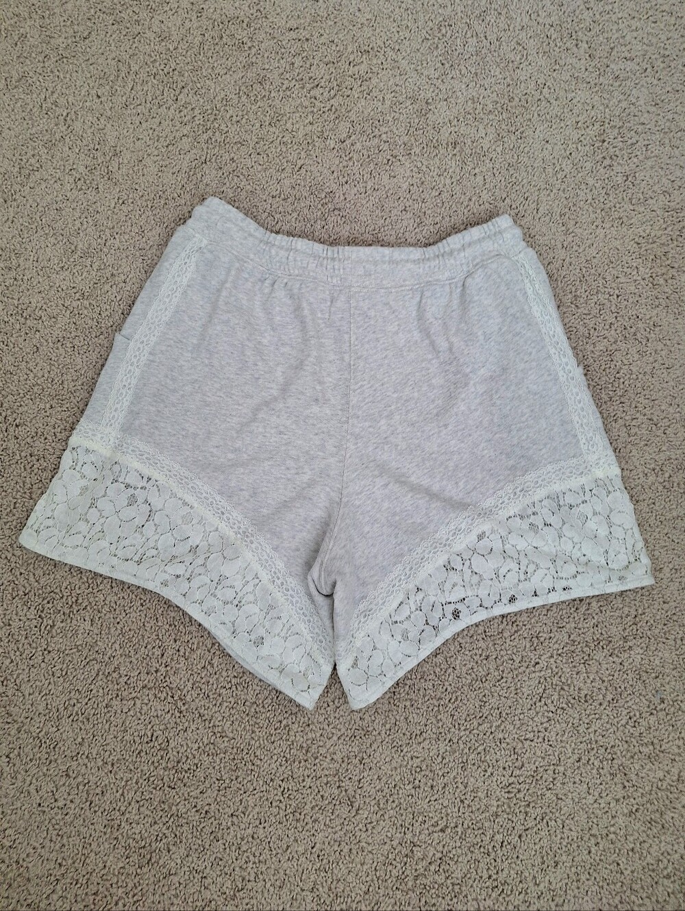 Daily Practice Lace Guard Light Heather Grey Buttery Soft Sweat Shorts Medium - Picture 10 of 13